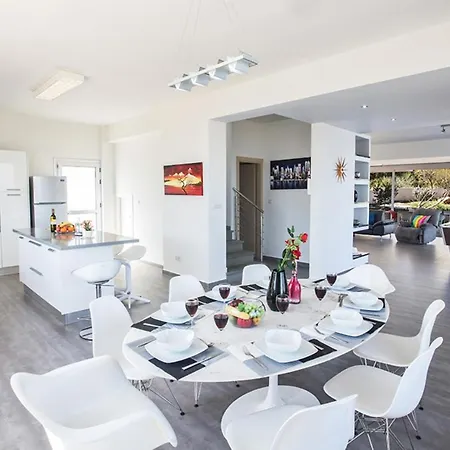 Luxury 4 Bedroom With Private Pool, 1226 Protaras