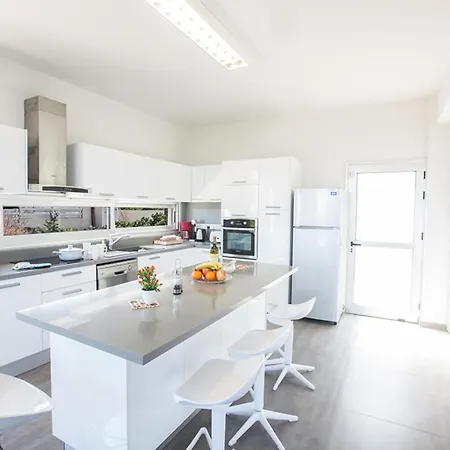 Luxury 4 Bedroom With Private Pool, 1226