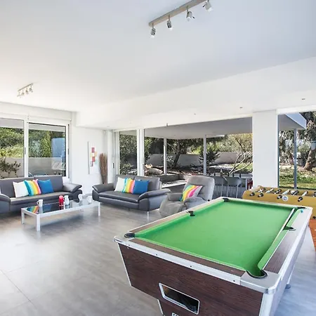 Villa Luxury 4 Bedroom With Private Pool, 1226