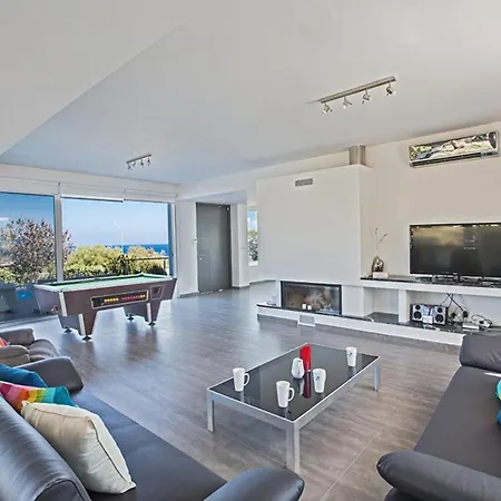 Luxury 4 Bedroom With Private Pool, 1226 Villa