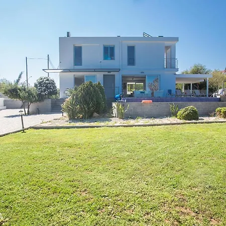 Luxury 4 Bedroom With Private Pool, 1226