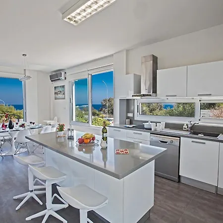 Luxury 4 Bedroom With Private Pool, 1226 Villa Protaras