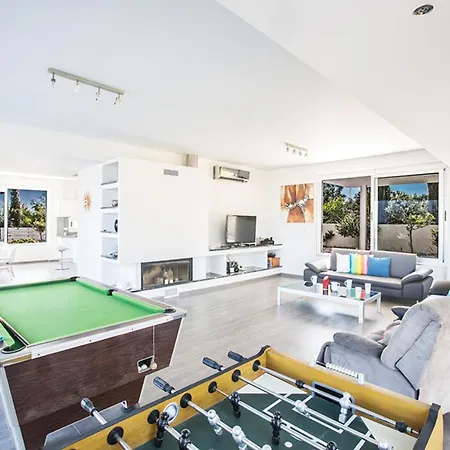 Luxury 4 Bedroom With Private Pool, 1226 Villa *