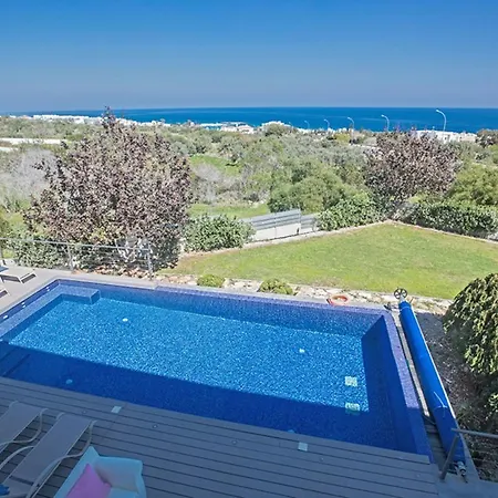 Luxury 4 Bedroom With Private Pool, 1226 * Protaras
